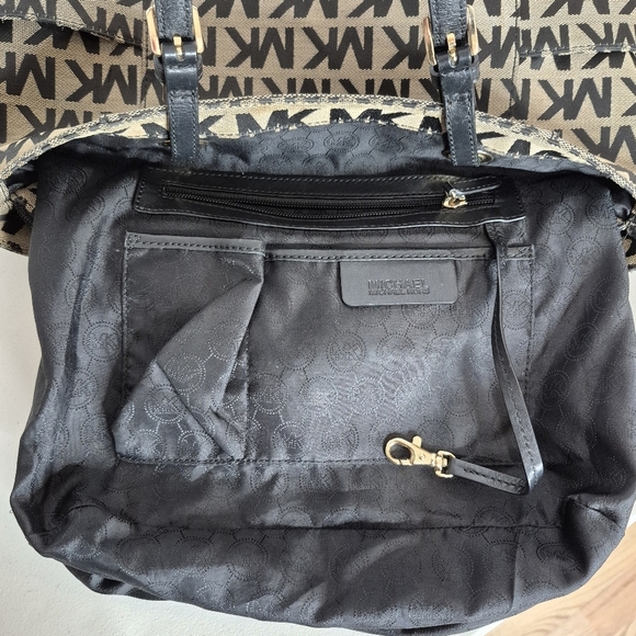 Michael Kors Jet Set Canvas Tote Bag - Picture 10 of 15